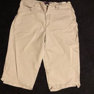 Excellent condition tan capris